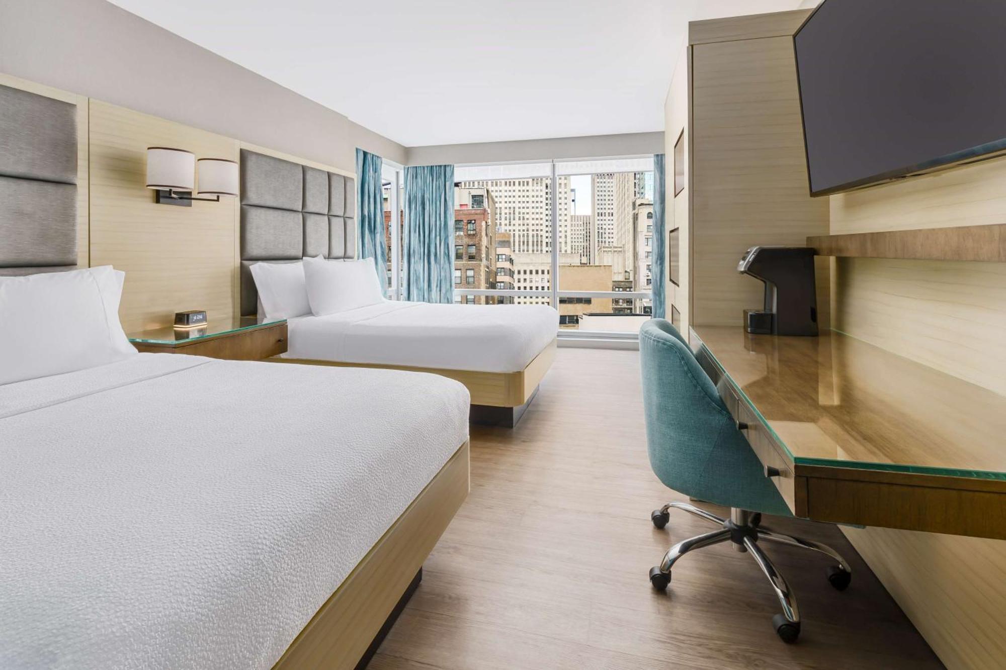 Hilton Garden Inn New York Times Square North Экстерьер фото